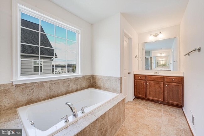 Building Photo - 15000 Gossom Manor Pl