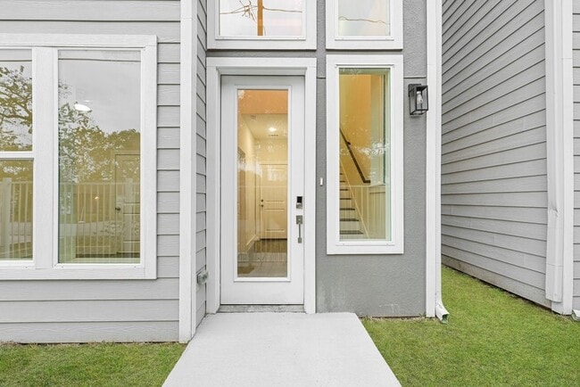 Building Photo - 6719 St Augustine St