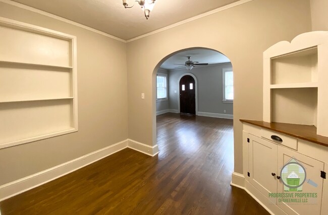 Building Photo - 210 W Faris Rd