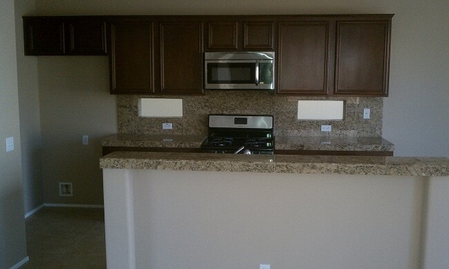 Building Photo - Nice 4 Bed 2.5 Bath home in Riverside! New Appliances! Call Today!