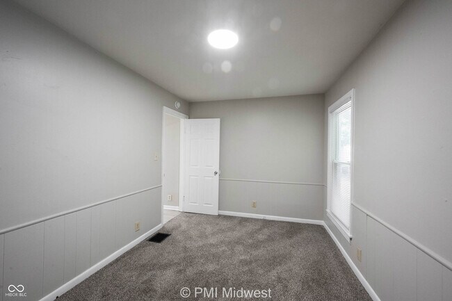 Building Photo - 4615 Caroline Ave