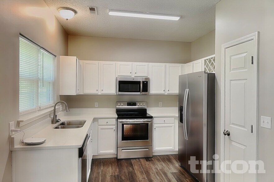 Building Photo - 6800 Brancusi Ct
