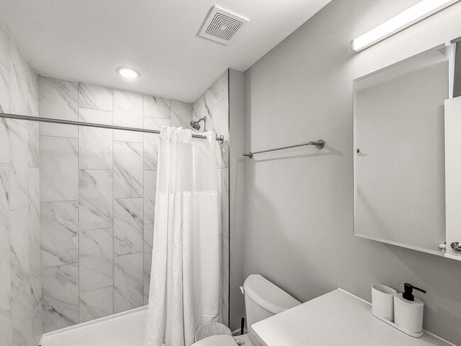 Building Photo - 626 N Delaware Ave