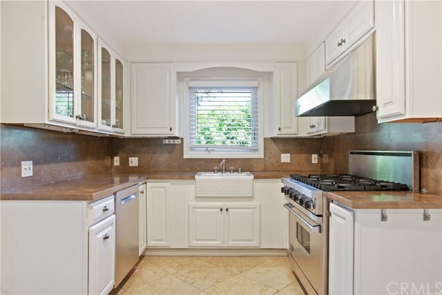 Building Photo - 1440 Sunset Plaza Dr