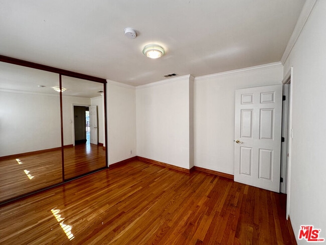 Building Photo - 4337 Prospect Ave