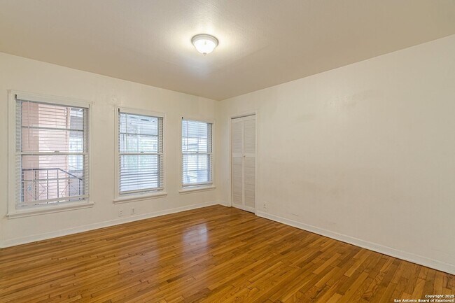 Building Photo - 416 Alexander Hamilton Dr