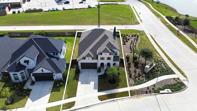 Building Photo - 7427 Compass Dr