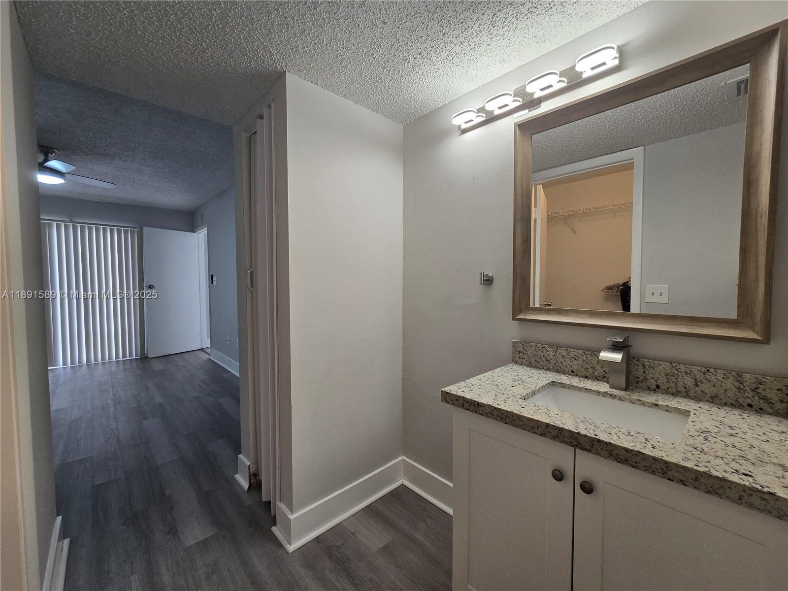 Building Photo - 1400 Jefferson Dr