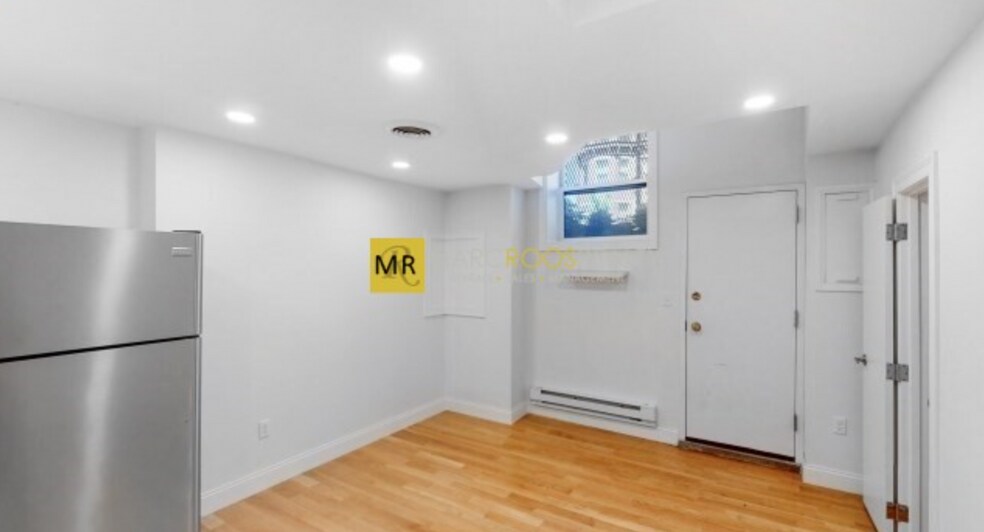 Building Photo - 400 Beacon St