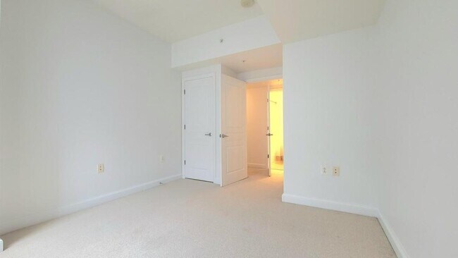 Building Photo - 2451 Midtown Ave