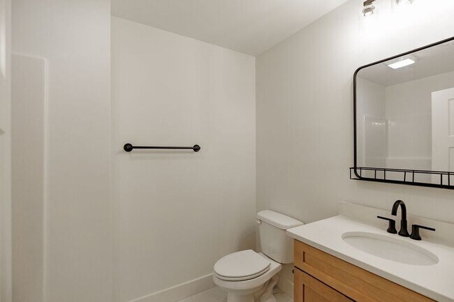 Building Photo - 232 Vine St