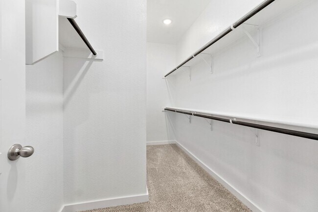 Building Photo - Luxury 4x3 Duplex in Buda, TX!
