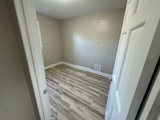 Building Photo - 3 Bed, 1 Bath House in Award Winning Webst...