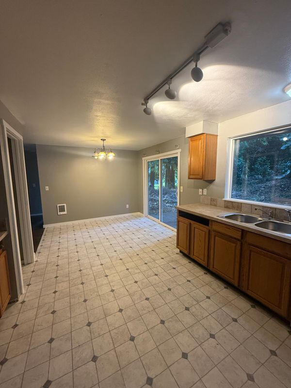 Building Photo - 4329 Ridgewood Ln NW