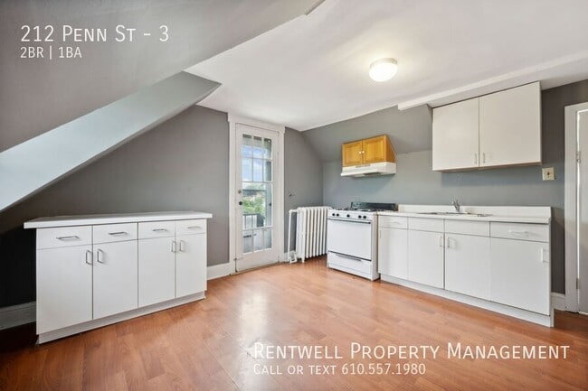 Building Photo - 2 Bedroom - 1 Bath Apartment located Ridle...