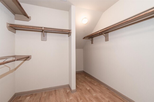 Building Photo - 5702 S Brenwood Dr