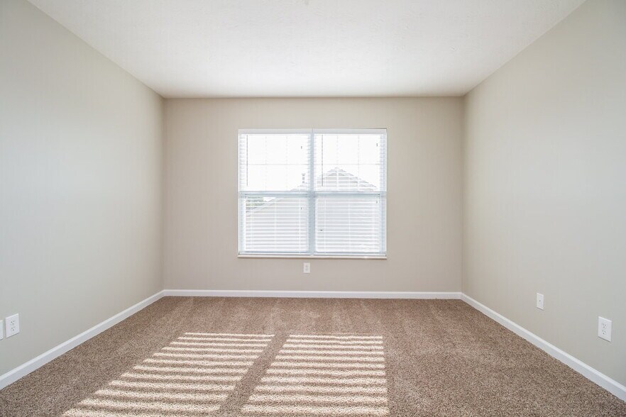 Building Photo - 902 Grand Oak Dr