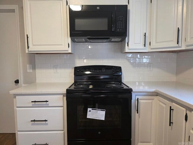 Building Photo - 109 S Longfield Ave