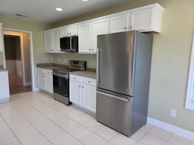 Building Photo - Spacious 4-Bedroom Bryan Farms Beauty with Bonus Suite, Large Fenced Yard & RV/Boat Parking!