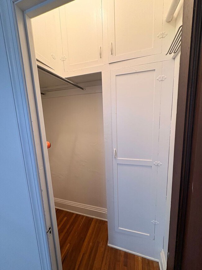 Building Photo - 1st Floor, 1-2 Bedroom Apartment with Yard in York City SD
