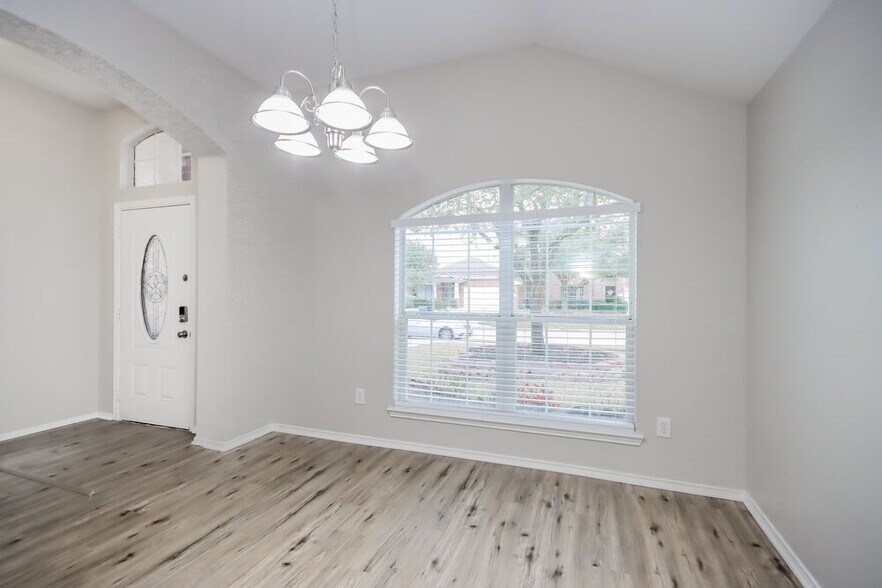 Building Photo - 1919 Treasure Mountain Dr