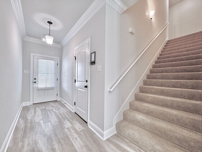 Building Photo - Modern 3BR/2.5BA Home Near LSU - Double Ga...
