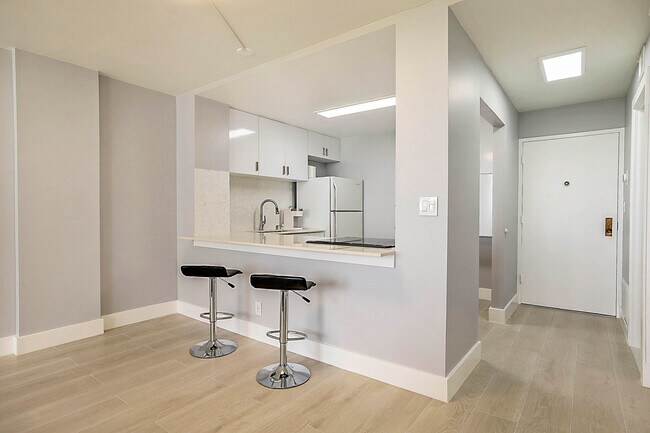 Building Photo - 2121 N Ocean Blvd