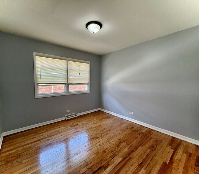 Building Photo - 122 N Menard Ave