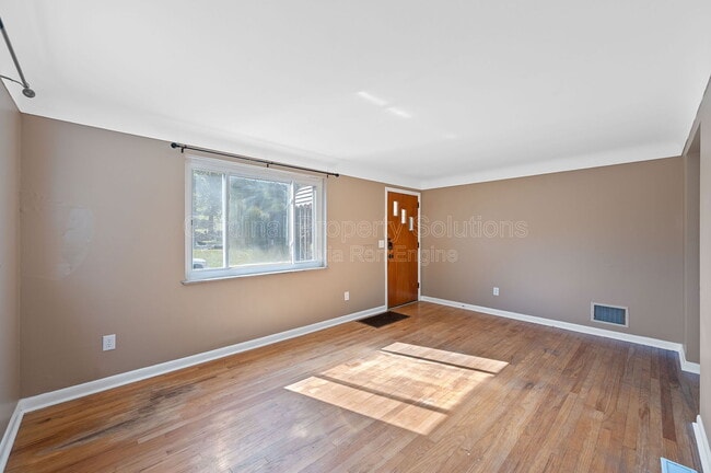 Building Photo - 4057 Lee Ct