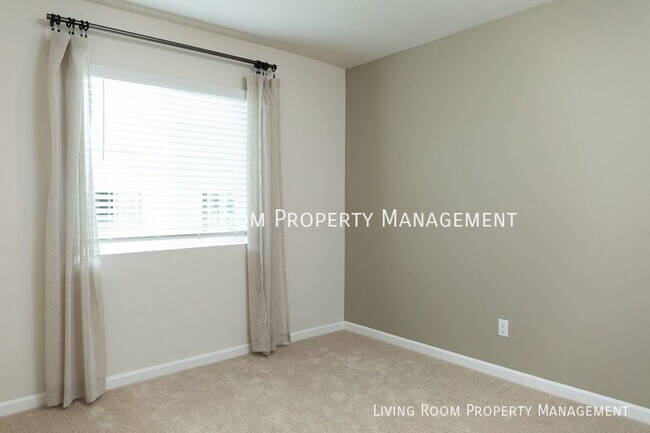 Building Photo - Spacious Townhome in Bethany with an Offic...