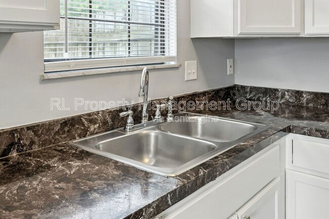 Building Photo - 1094 Farmlane Dr