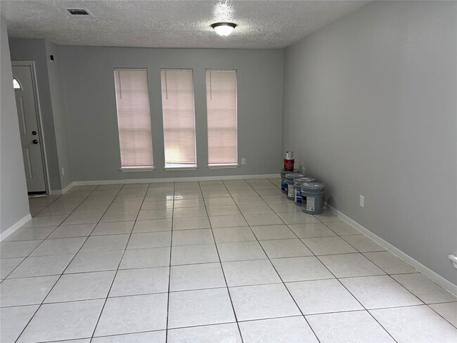 Building Photo - 3139 Wuthering Heights Dr