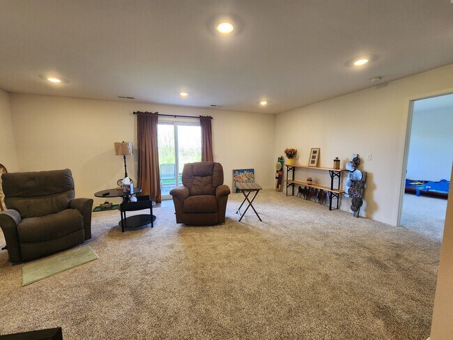 Building Photo - 114 Dogwood Ln