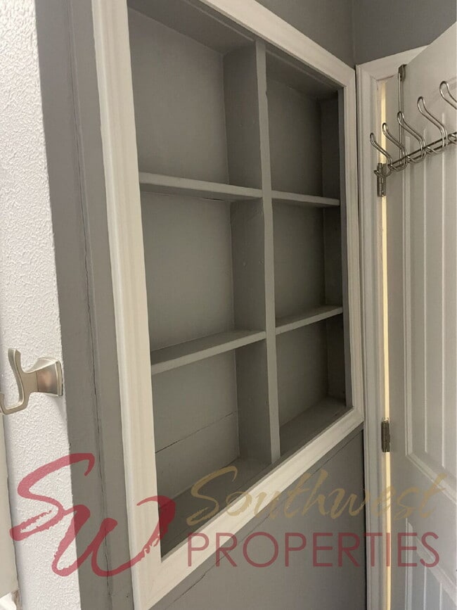 Building Photo - Charming 3 Bed / 2 Bath Home in a Quiet Central Neighborhood