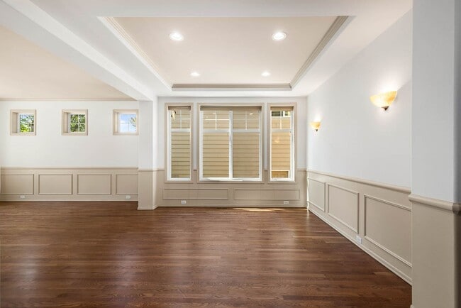 Building Photo - Elegant Redmond Retreat | 4 Bed + 2 Offices | Prime Cul-de-Sac Location