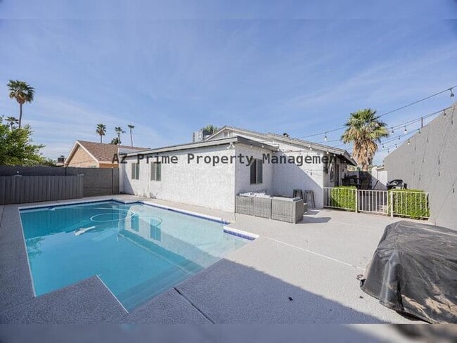 Building Photo - 2229 N 87th Way