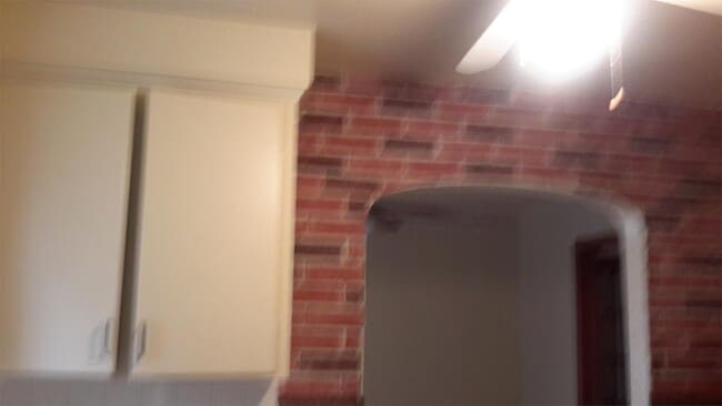 Building Photo - 8544 Roselawn St