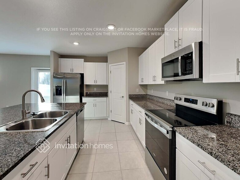 Building Photo - 2393 Jungle Dr