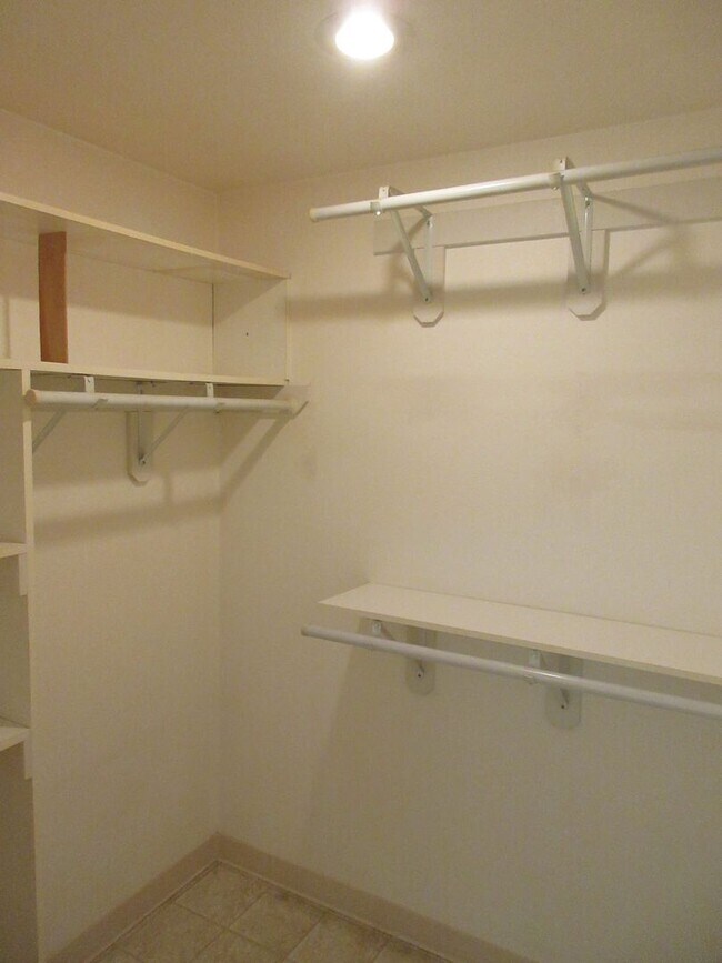 Building Photo - Well Maintained Three Bedroom in Keizer