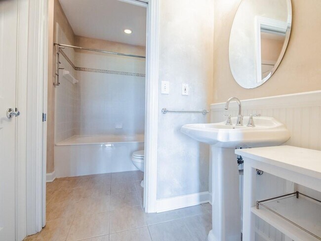 Building Photo - 850 Piedmont Ave NE