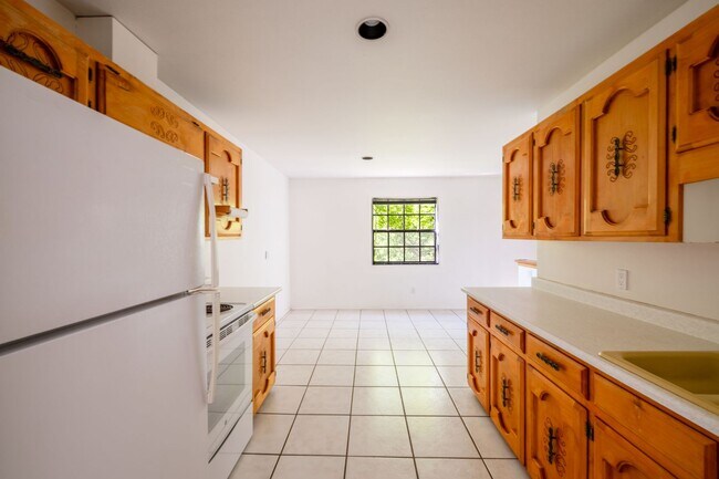 Building Photo - 516 Hillside Ave