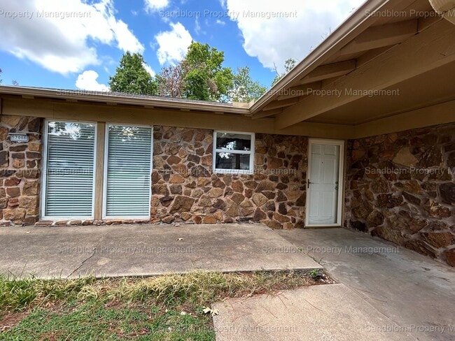 Building Photo - For Lease | Midtown Tulsa | Duplex