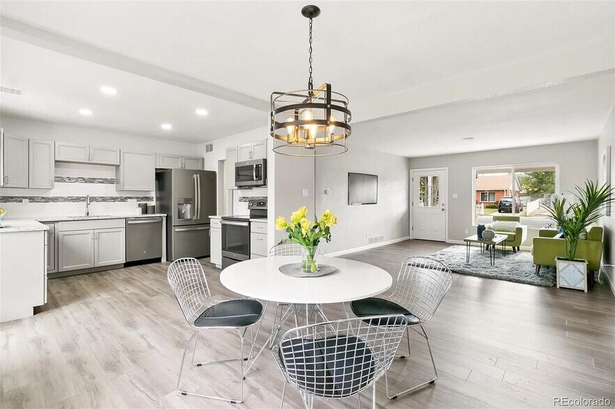 Building Photo - 756 N Revere St