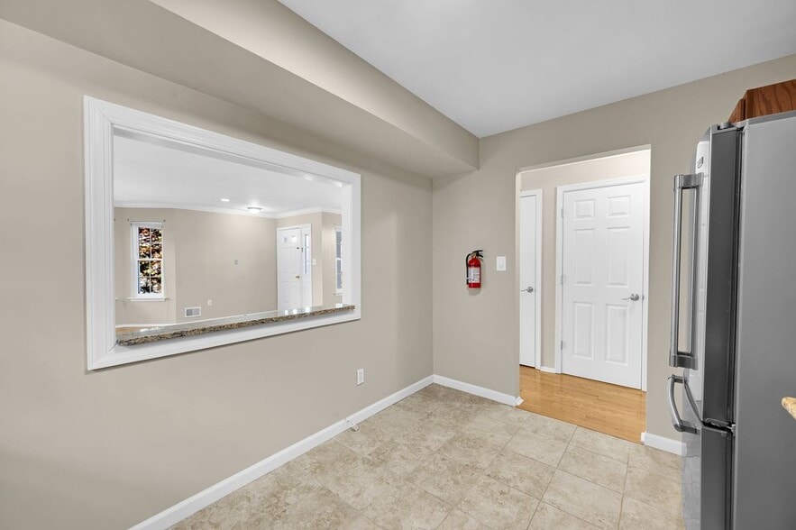 Building Photo - 157 Tulip Ln