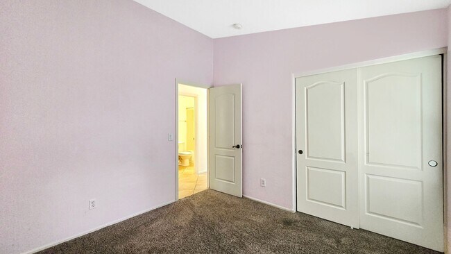 Building Photo - Close to I-10 and shopping in Goodyear!