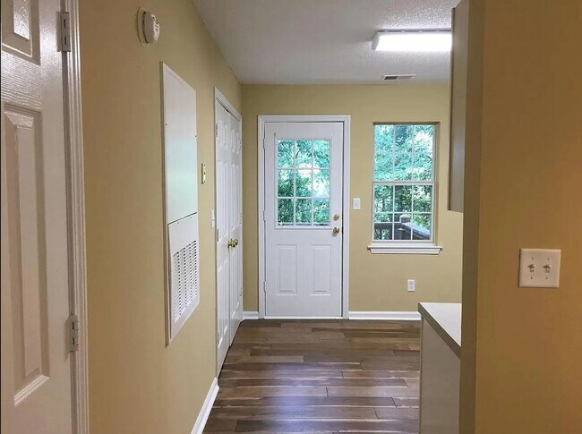 Building Photo - 2BR Condo Overlooking UGA Golf Course | On UGA Bus Line | Minutes to Campus