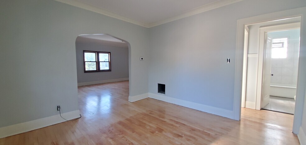 Dining Room - 6516 W Bluemound Rd