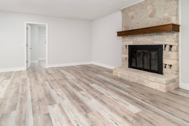 Building Photo - 3-bedroom, 2-bathroom recently remodeled h...