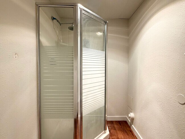 Building Photo - Fully updated 4 bedroom Federal Way home