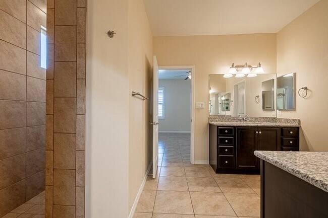 Building Photo - LAS BARRANCAS POOL HOME WITH SOLAR